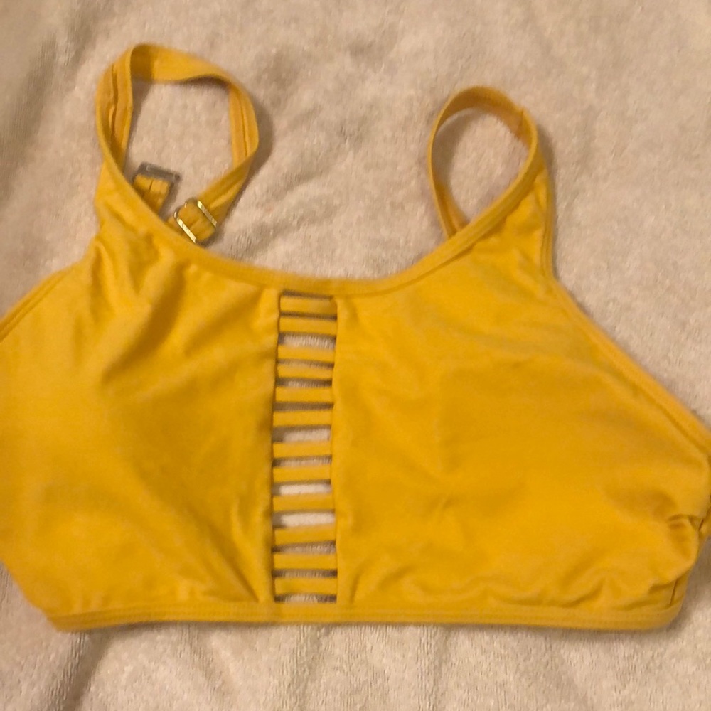 Size XL women’s bathing suit top